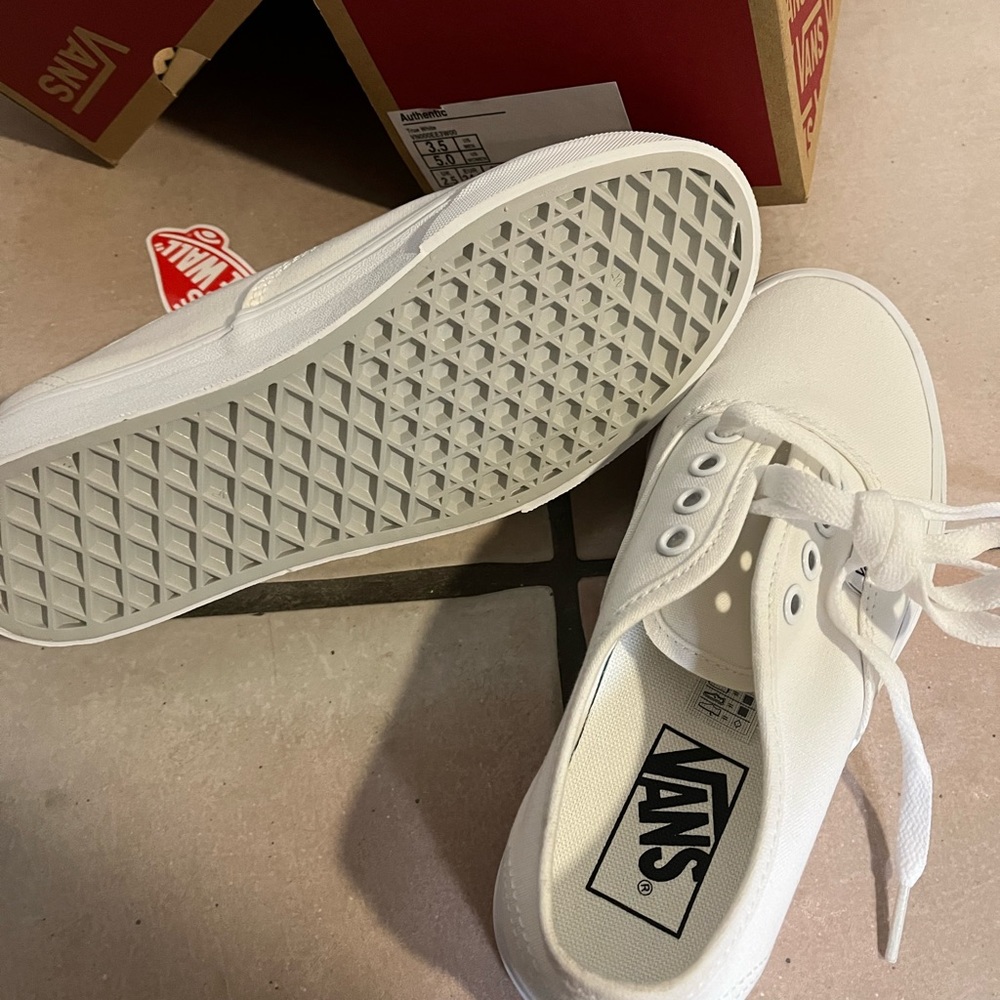 Vans - Picture 3 of 4
